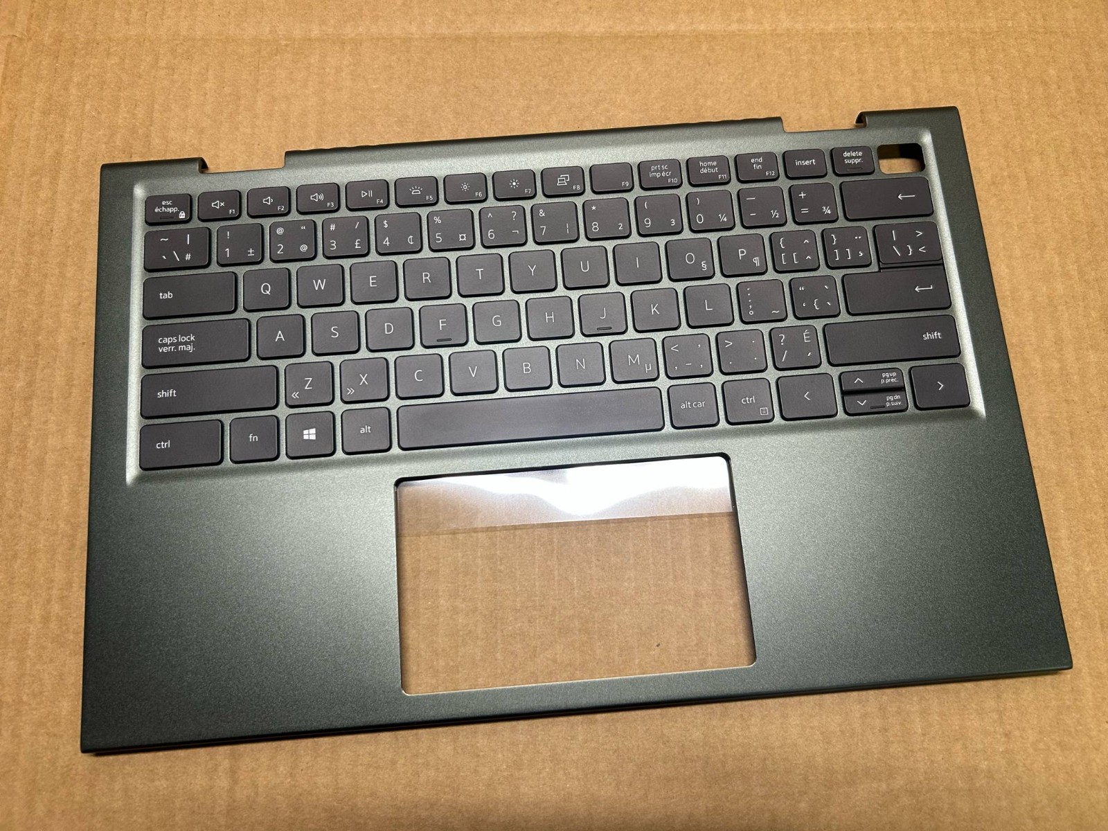 New Genuine Dell Palmrest French Canadian Keyboard V8T56