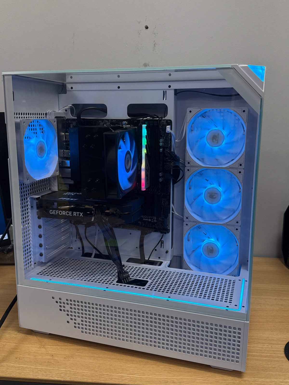 Custom Gaming PC Ryzen 7 8700F 16GB RAM 1TB SSD RTX 5060 8GB Win 11 - Used