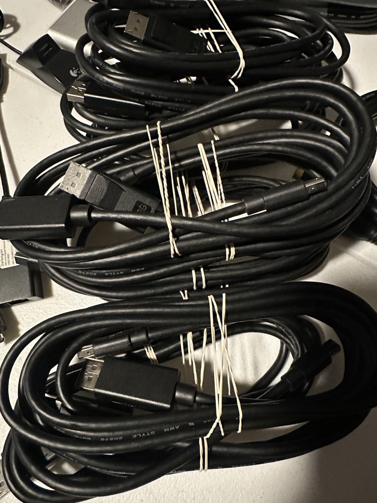 Lot of 10 C2G Mini DisplayPort to DisplayPort 6 Feet E119932 20276 30V 80C Cable