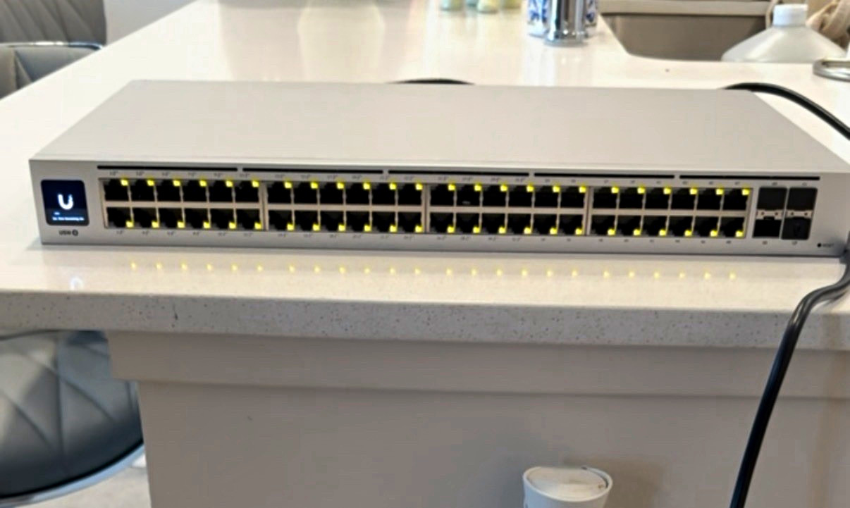 Ubiquiti UniFi USW-48-PoE 48-Port Gigabit PoE+ Managed Switch 4 SFP
