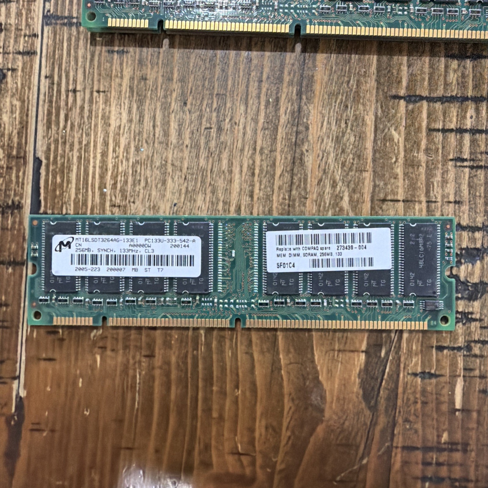 Micron 256MB , PC-133U , SDRAM , 168 pin , Model # MT16LSDT3264AG-133E1