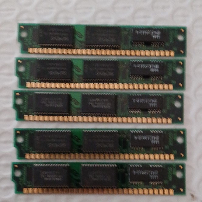 Siemens 16MB Kit (4x4MB) 72-Pin SIMM EDO DRAM 70ns HYB514400BJ-70