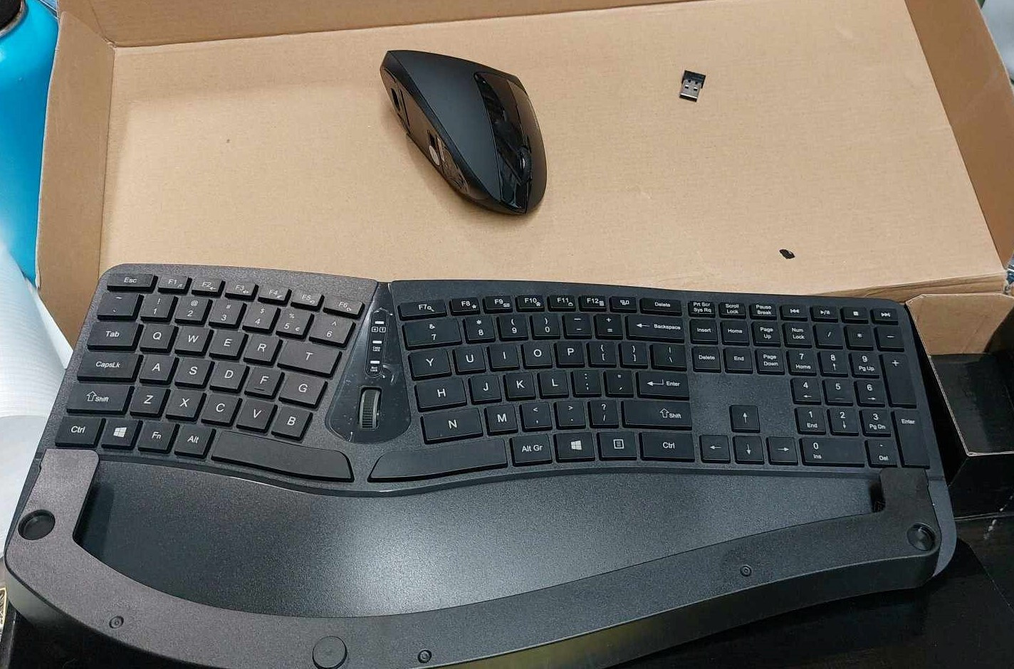 Perixx PERIDUO-605 Wireless 2.4 Ergonomic Fullsize Keyboard & Mouse, Wrist Rest