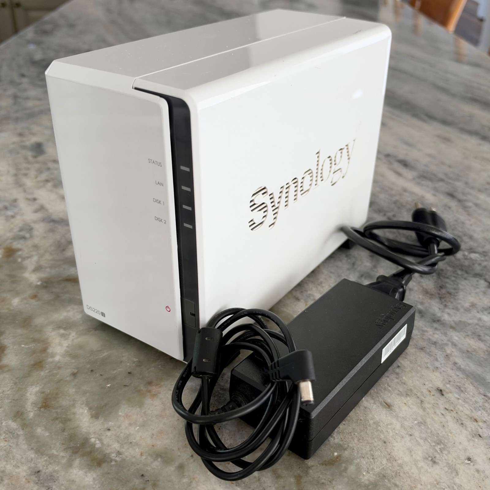 Synology DiskStation DS220j 3.5" 2-Bay Desktop NAS Enclosure + 3TB HDD
