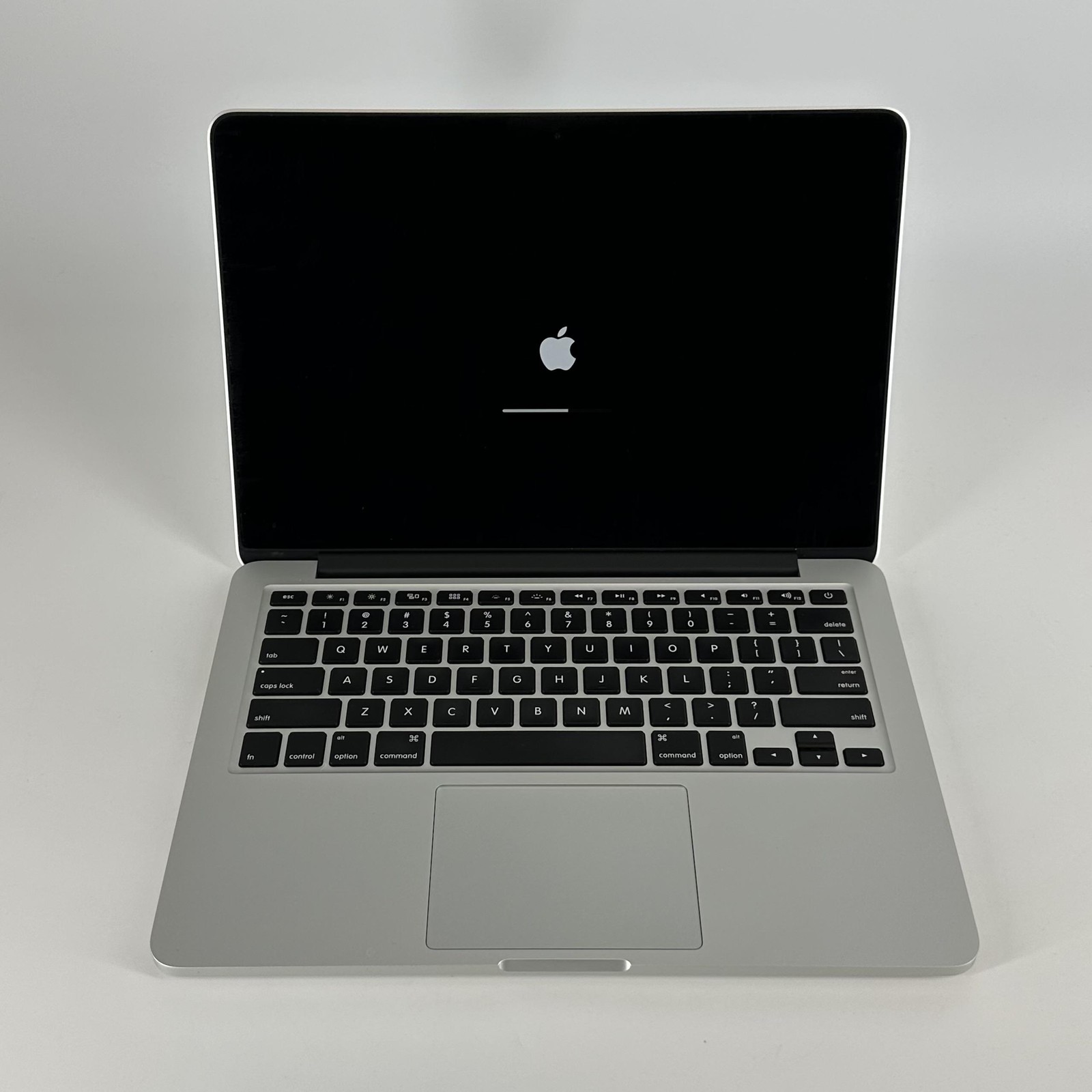 MacBook Pro Retina 13 Silver Early 2015 2.7 GHz Intel Core i5 5th Gen. 8GB 128GB