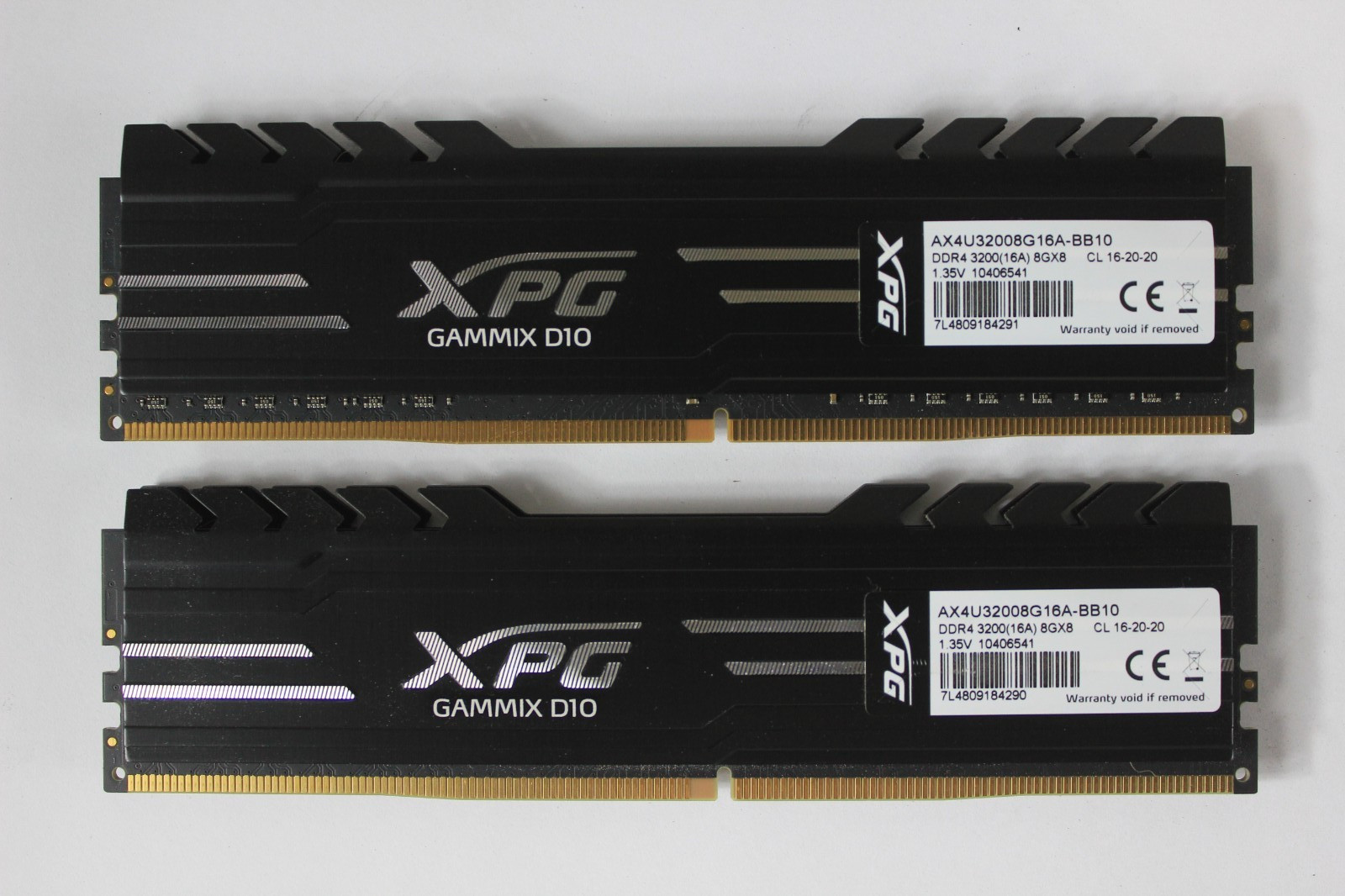 XPG GAMMIX D10 16GB (2x8GB) DDR4 Desktop Gaming RAM 3200MHz AX4U32008G16A-BB10