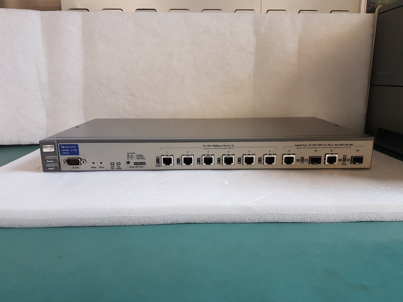 HP (J4902-69101) ProCurve Switch 6108 J4902A