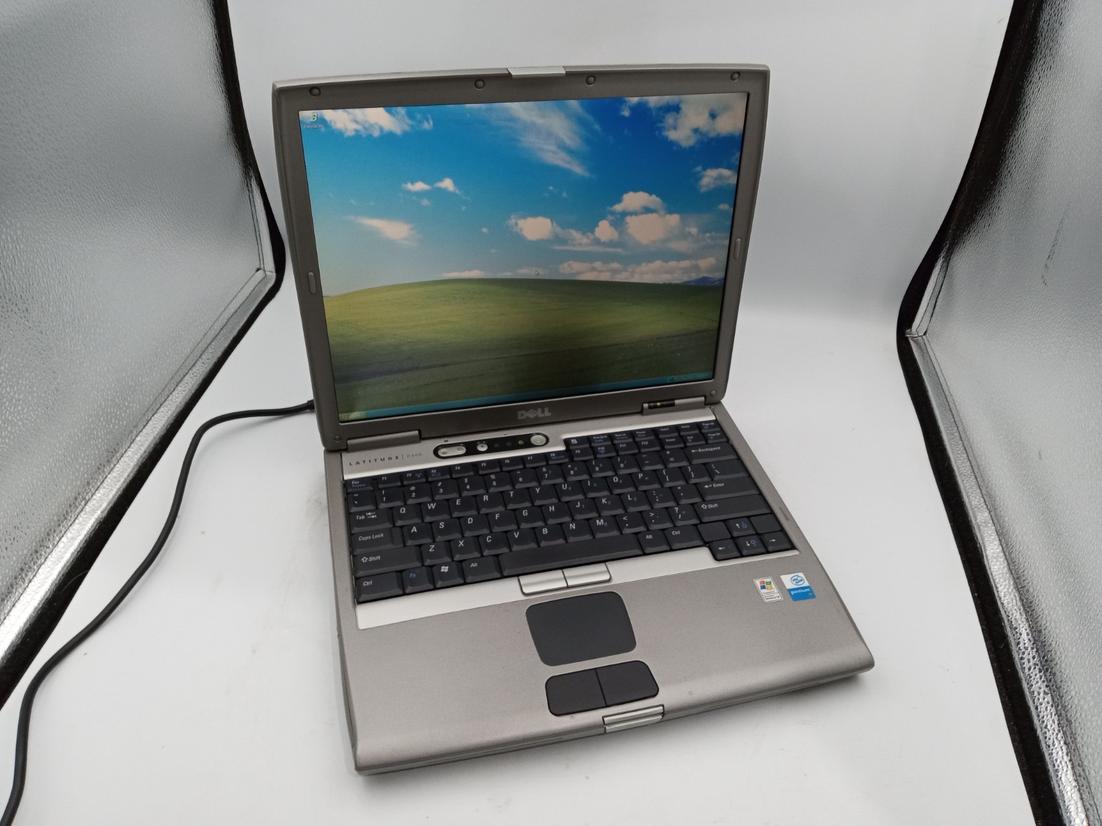 Dell Latitude D600 14" Pentium M 1.6GHz 1GB RAM 30GB HDD XP RS232 - READ -RR