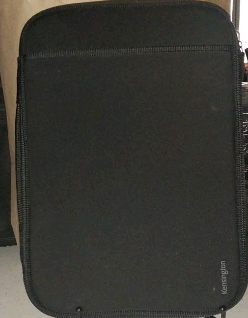 Kensington Black Neoprene Padded Sleeve for 15in Laptop Universal K62610