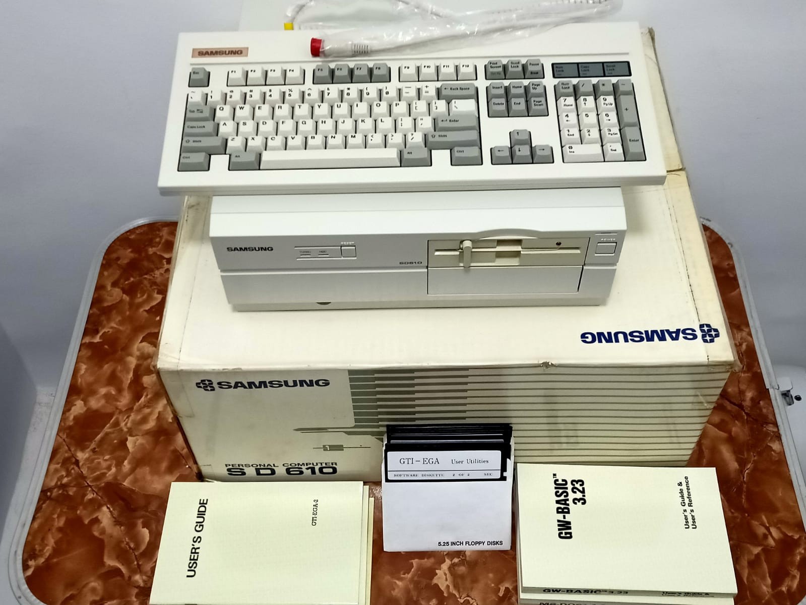 Vintage Samsung Personal Computer Model SD-610 with keyboard very Rare