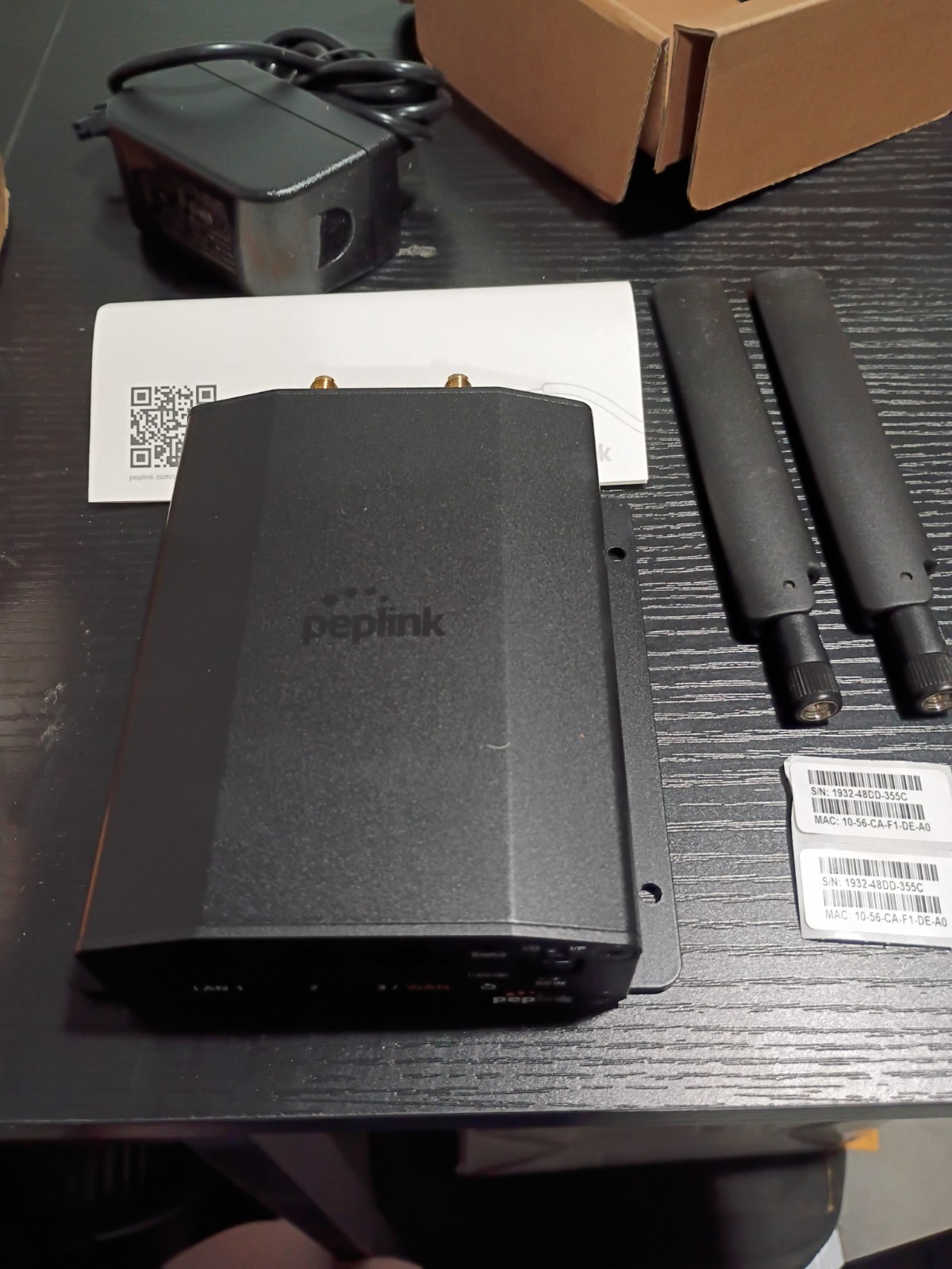 Peplink Max BR1 Mini LTEA-w-t Box damaged cellular router and antennas see photo