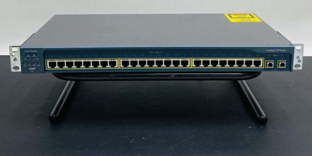 Cisco Systems Catalyst 2950 Series WS-2950C -24 24-Port Fast Ethernet Switch