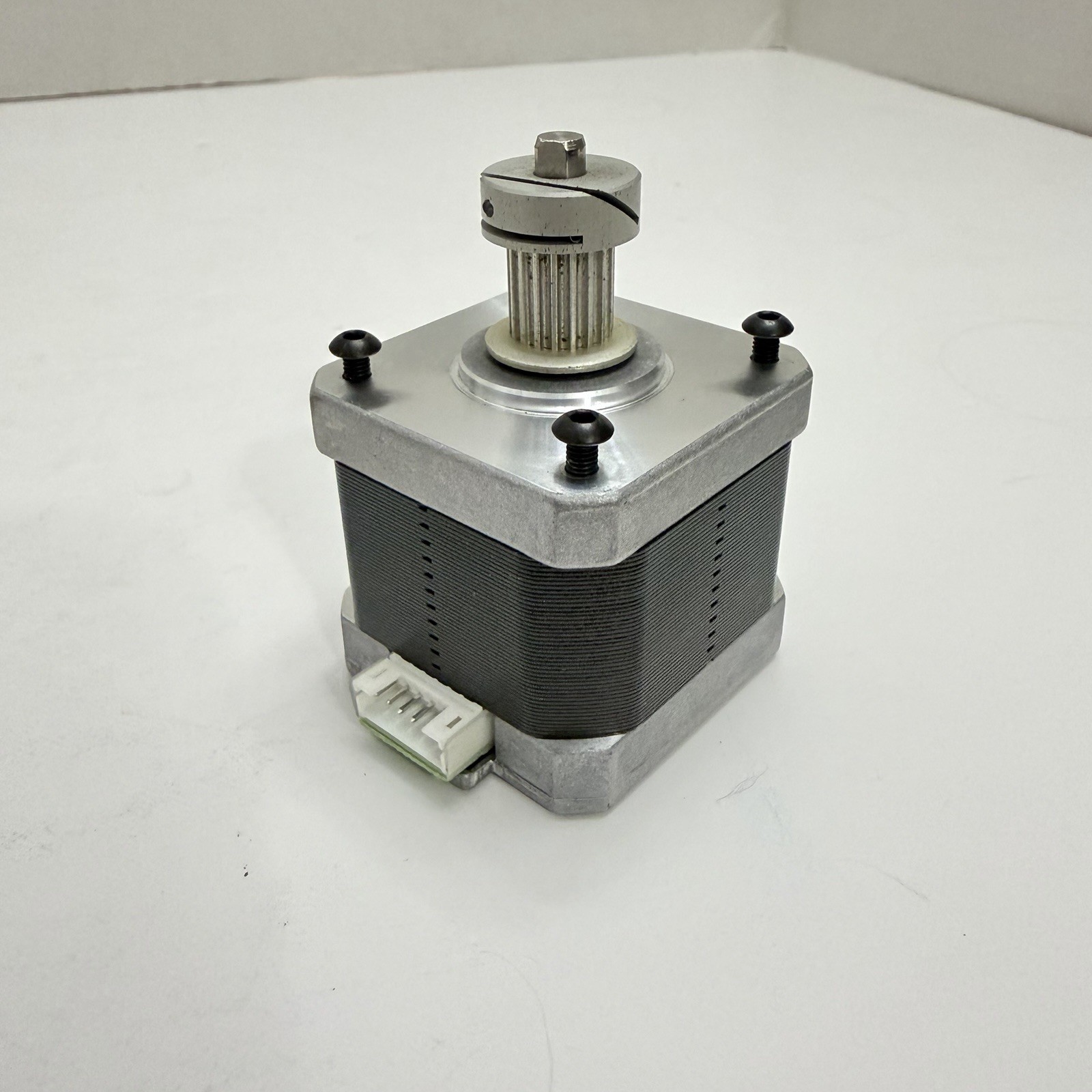MakerBot Replicator 5th Gen OEM MOONS’ MS17HD2P4100 Stepper Motor Pulley Tested