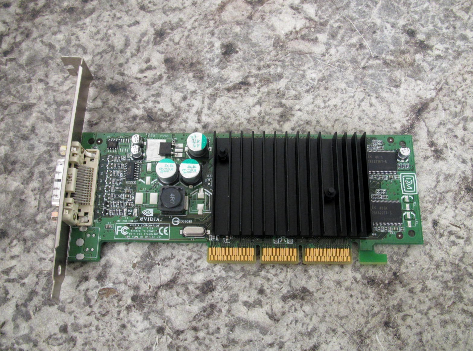 Dell 0J0880 / J0880 NVIDIA Quadro4 280NVS AGP DMS-59 64MB Video / Graphics Card