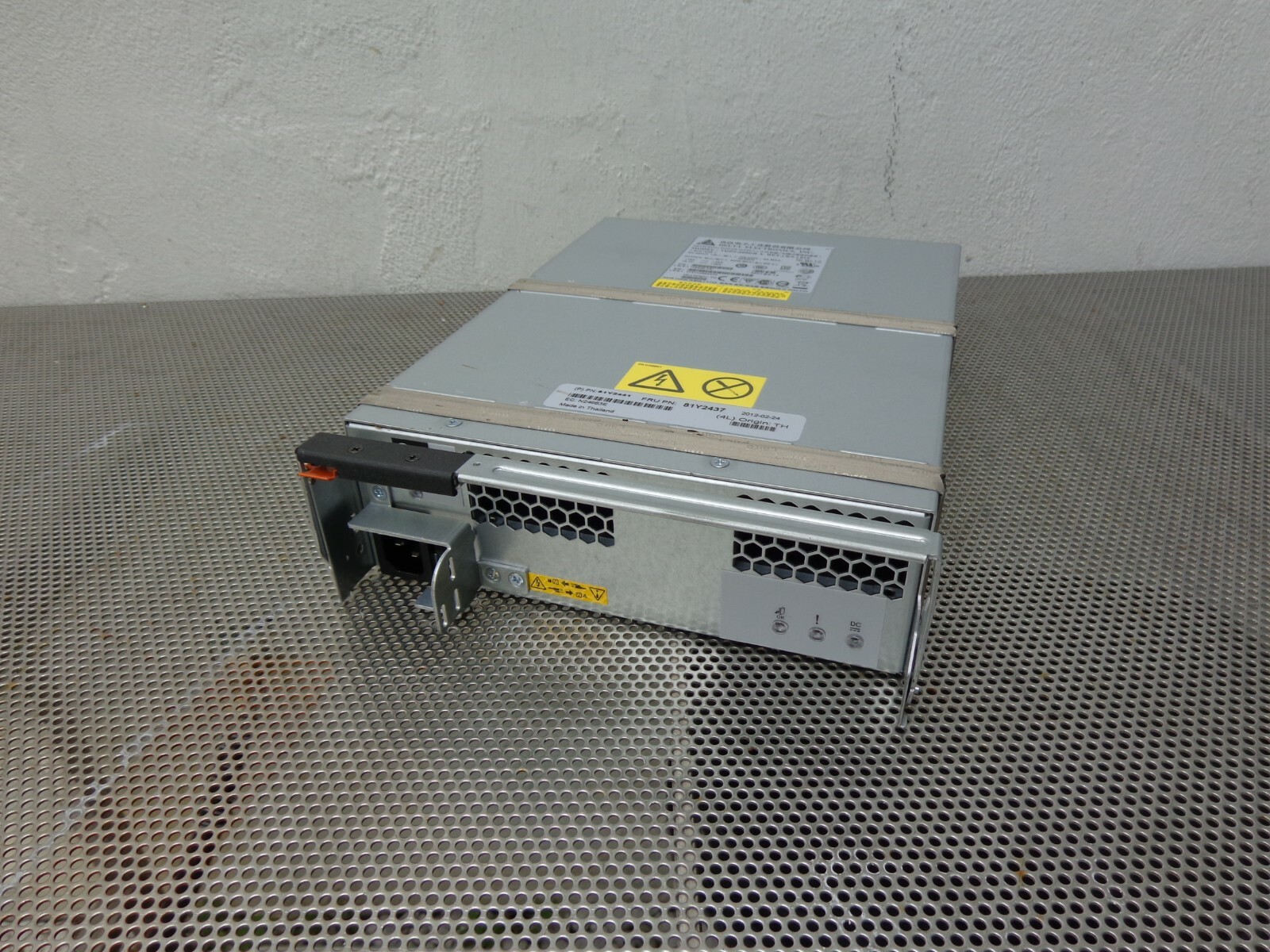 IBM 81Y2437 81Y2441 15240-14 TDPS-600DB A 3956 CX7 TS7740 600W POWER SUPPLY