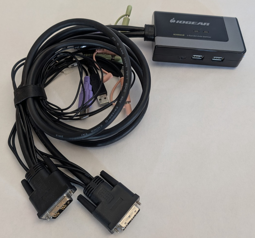 IOGEAR GCS932UB KVM 2-Port USB DVI-D Cable Switch Mic & Two USB Ports Audio Out