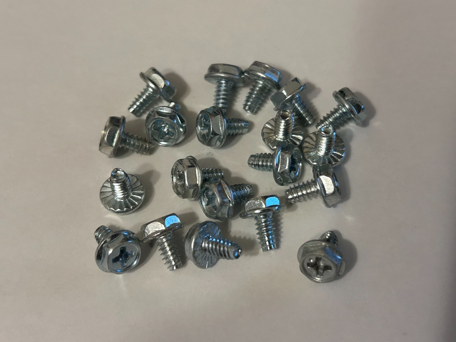 Lot of 20 OEM Dell Desktop Motherboard Power Supply Mounting 6-32 Screws