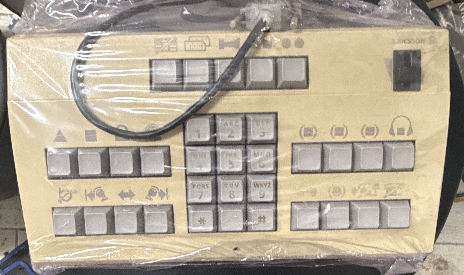 Ericsson Keypad 2/DGF 220 10/1 R2A Wired Beige/Grey Plastic Numeric