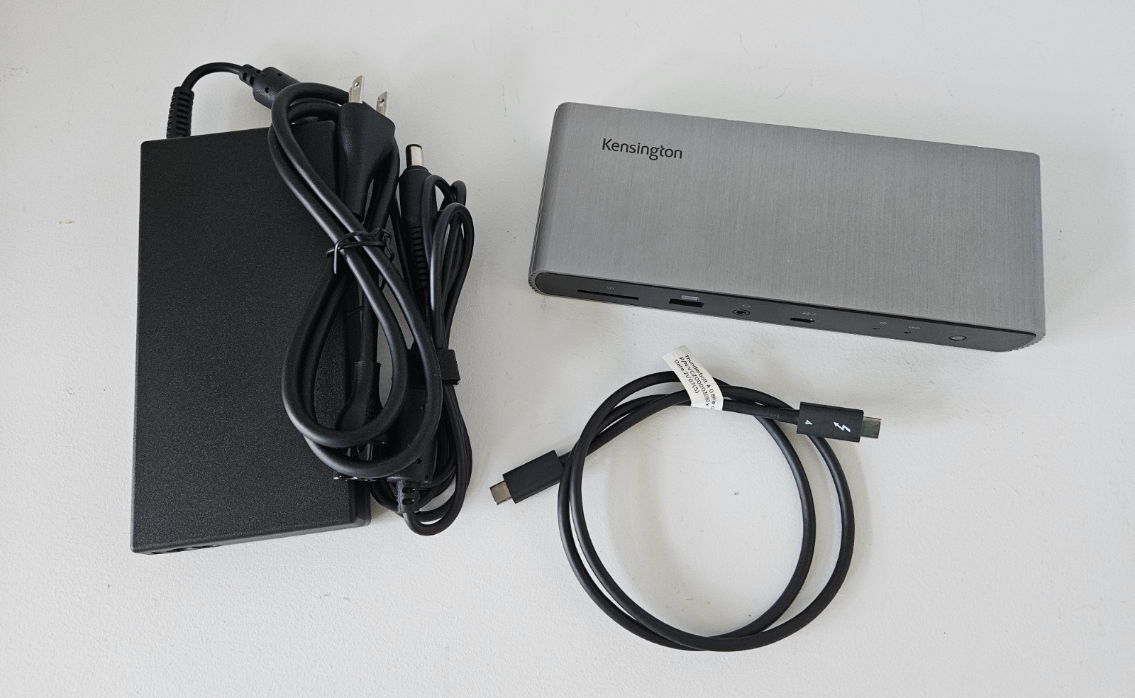 Kensington SD5750T Thunderbolt 4 Dual 4K Dock, 180W AC Adapter + T-Bolt 4 Cable