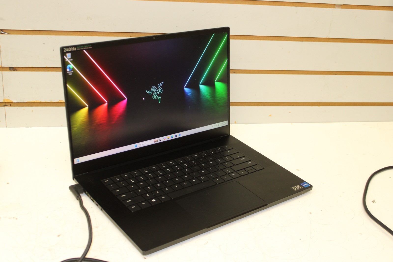 Razer Blade 15.6" Gaming Laptop RZ09-0421PED3 240HZ i7 GeForce RTX3080 1TB 32GB