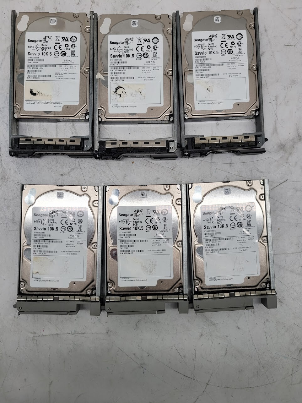 Lot of 6 Seagate ST9600205SS 600gb 2.5 SAS Hard Drive with cuddy