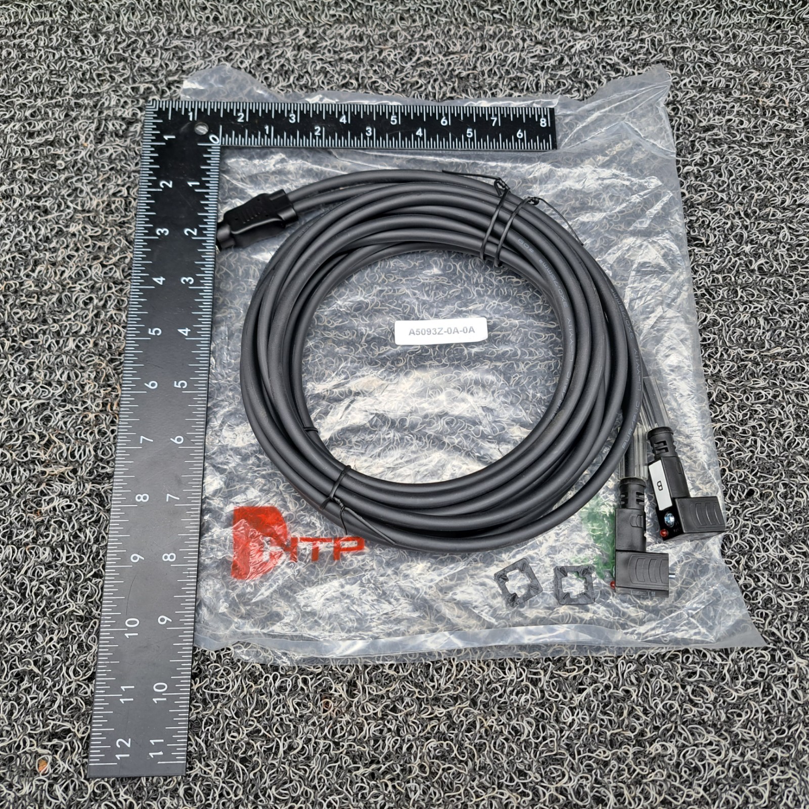 DHTP A5093Z-0A-0A Splitter Cable 24V AC/DC, (1) DIN 5 Pin to (2) HTP 8 Pin