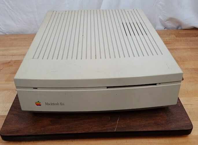 Vintage Apple Macintosh IIsi M0360 Desktop Computer - For Parts/Does Not Power