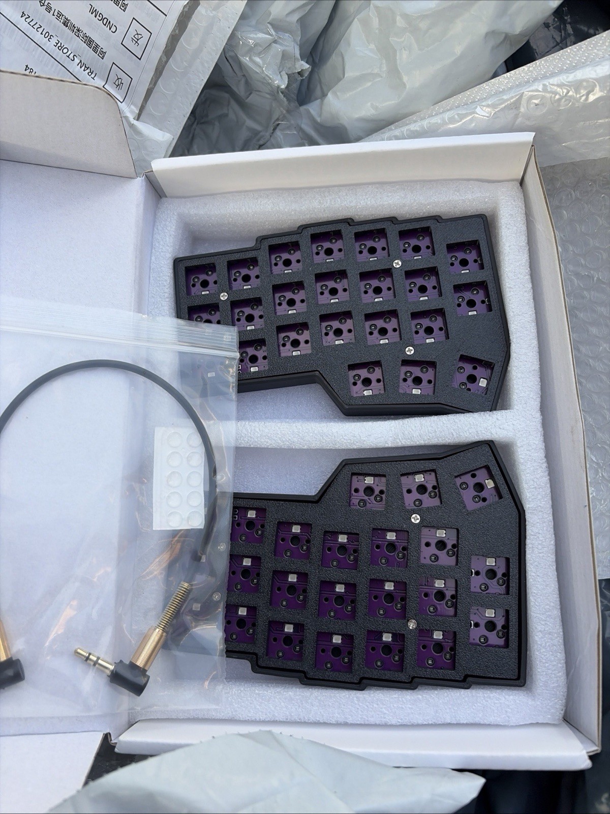 CHOC Corne Low Profile Split Mechanical Key Board. No key cap /