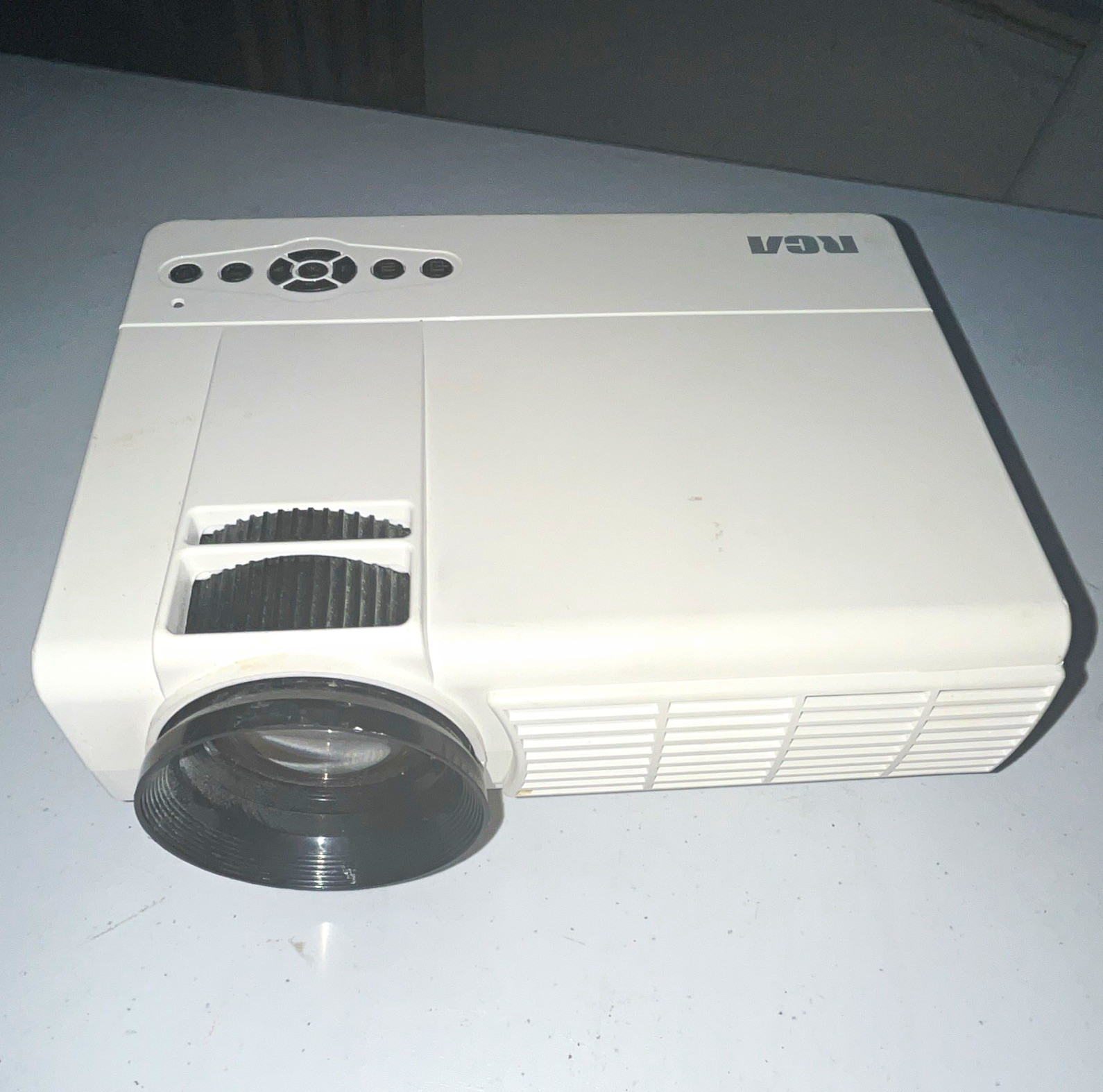 RCA RPJ116 Home Theater Projector White Untested No Adapter or Remote