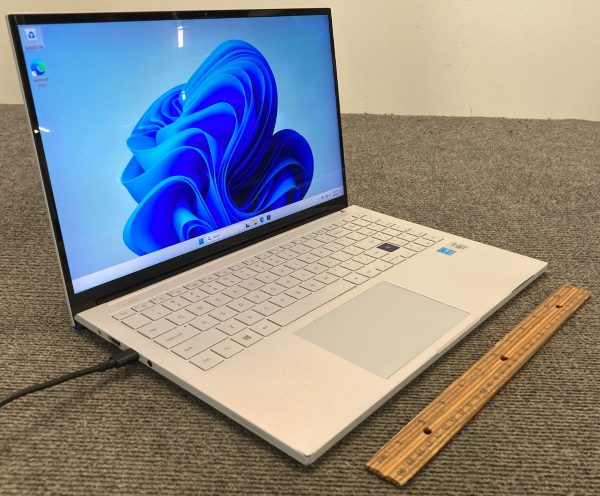 Samsung Galaxy Book Ion NP950XCJ 15.6" Laptop i7-10510U 8GB RAM 512GB NVMe
