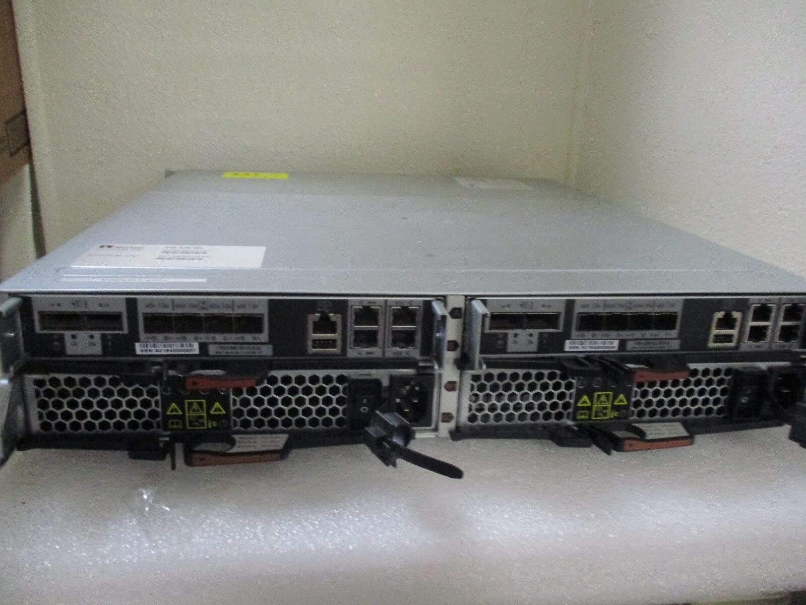 NetApp FAS2552HA 24 x X425A- r6 1.2TB 10K hard drive Dual X3402A-R6 Controllers