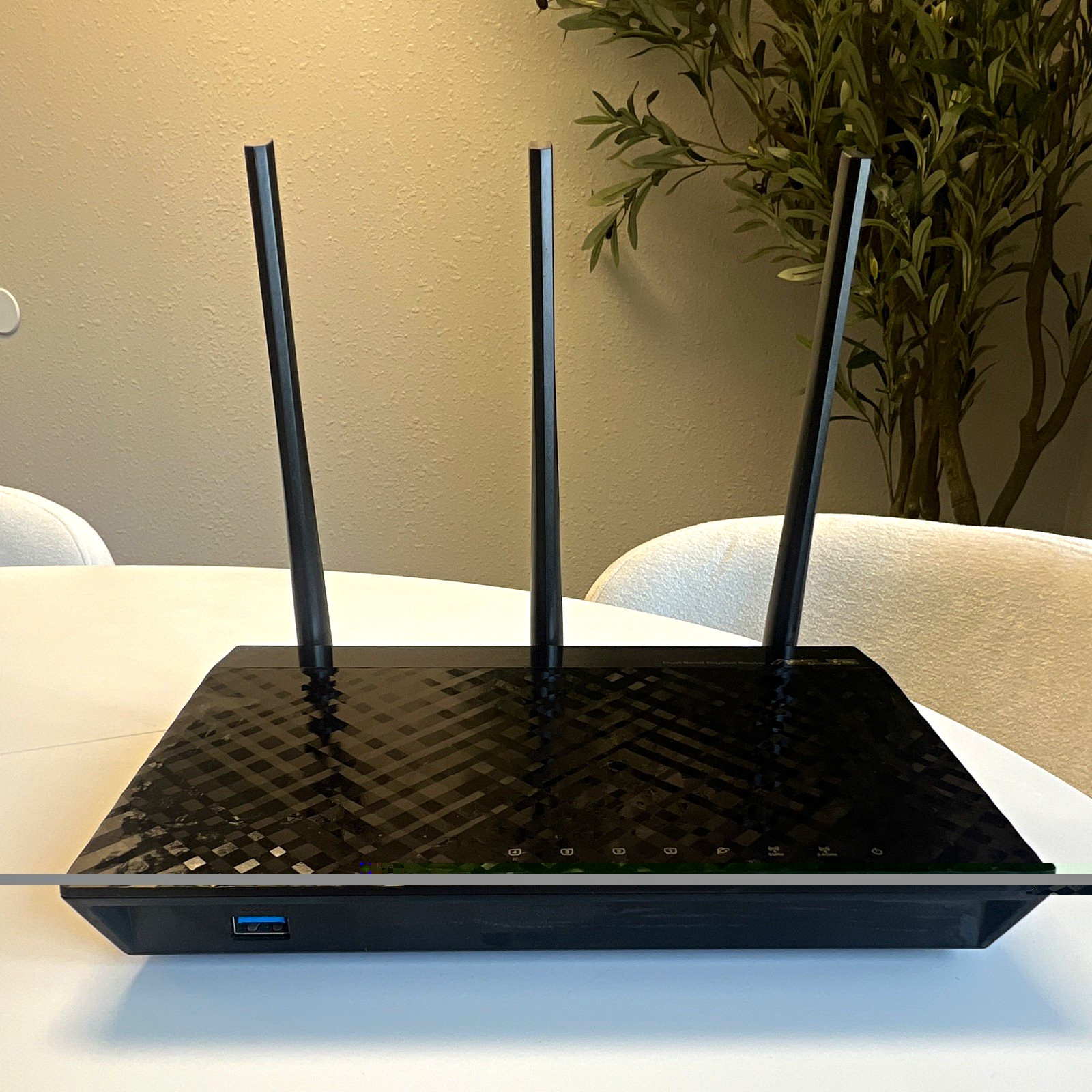 ASUS RT-AC66U B1 Dual-Band Gigabit Wireless Router 4-Port USB Black