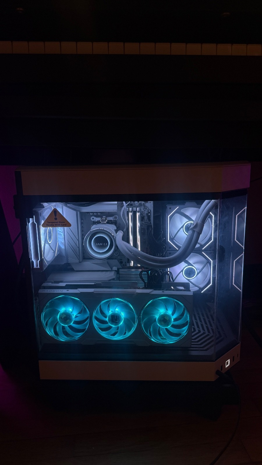 4K Fully White Gaming PC - AMD RYZEN 7 7800X3D - AMD 7900XTX - 32 GB - 2 TB WiFi