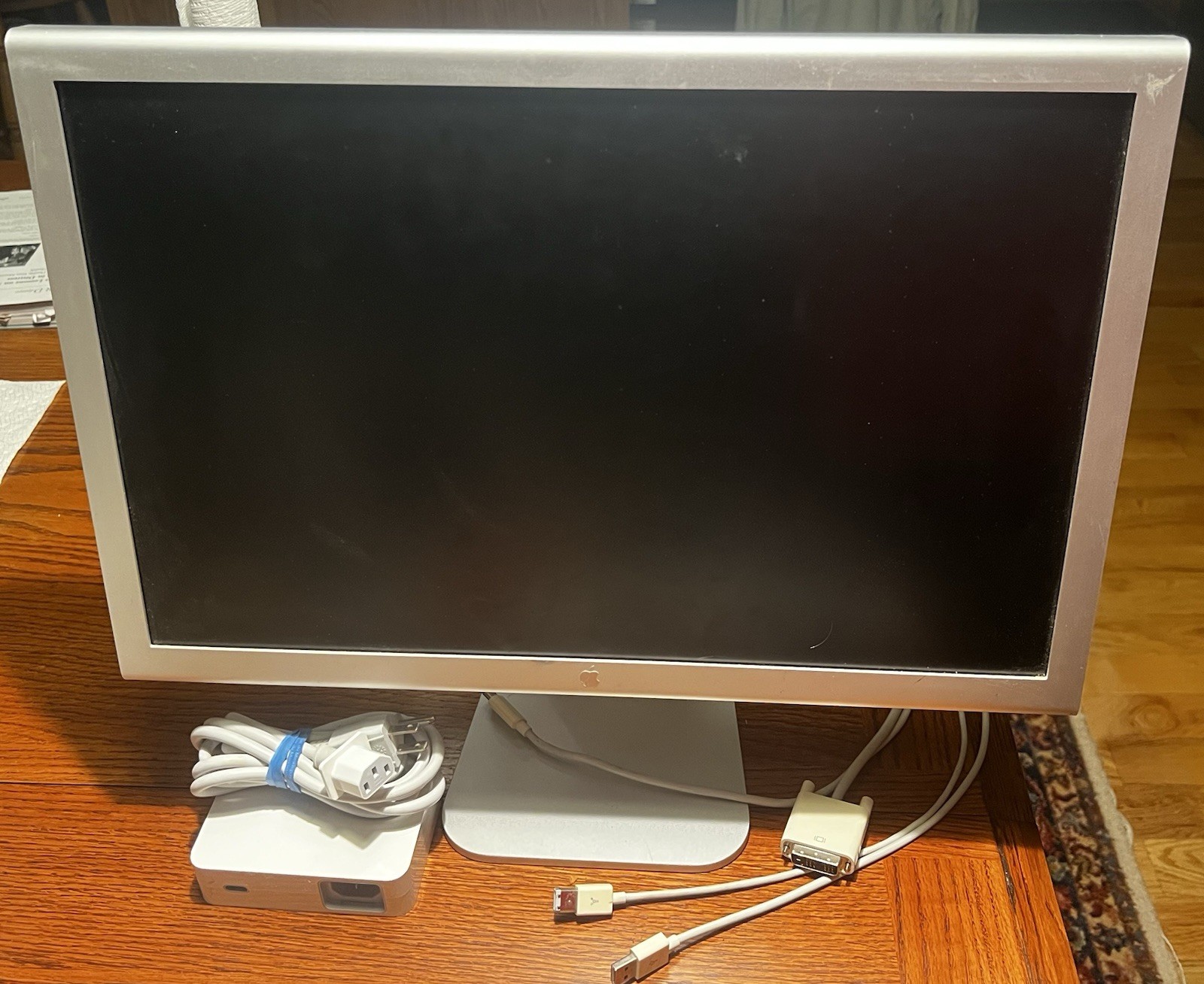 Apple A1081 20 inch Widescreen Cinema Display LCD Monitor w/ OEM Power Supply