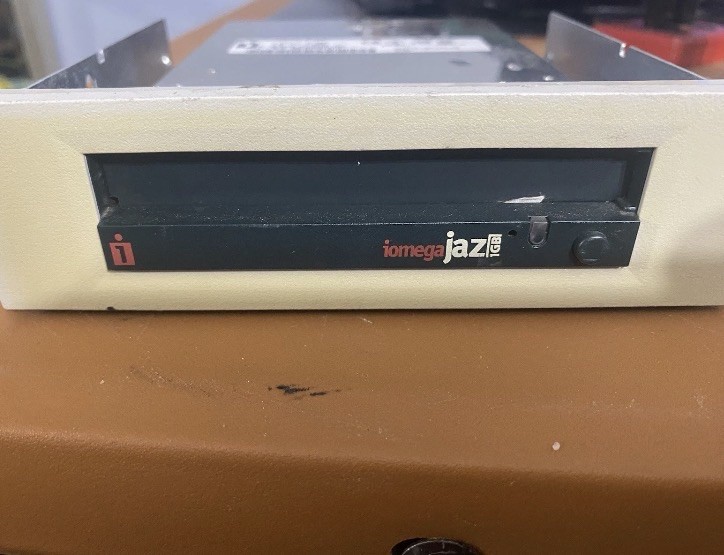 Iomega V1000Si JAZ 50Pin SCSI Internal JAZ 1GB Drive