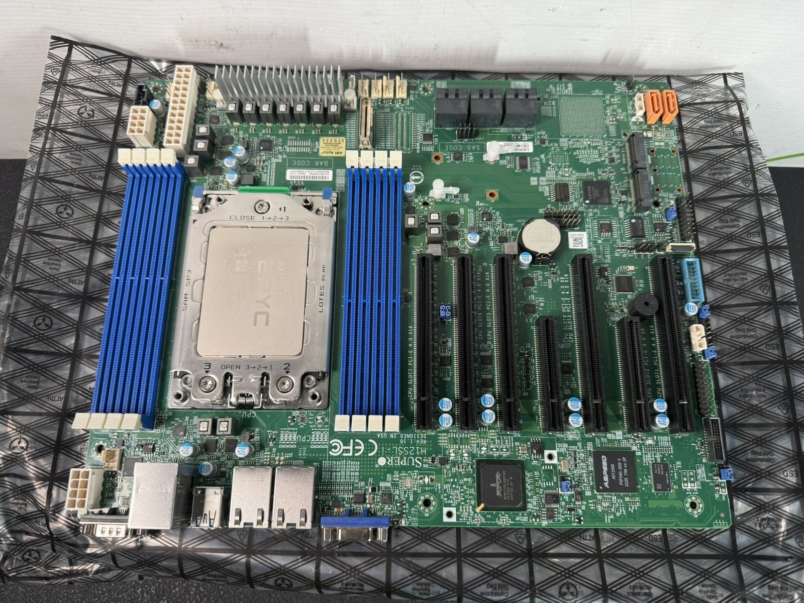 Supermicro H12SSL-i SP3 ATX Server Motherboard With AMD EPYC 7K62 48-Core CPU