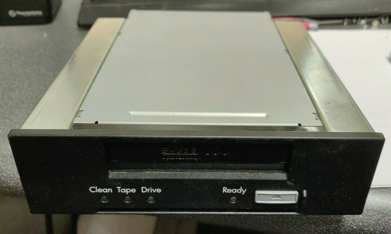 HP EB635A#000 DAT160 Internal USB Tape Drive - needs cleaning (asking for it)