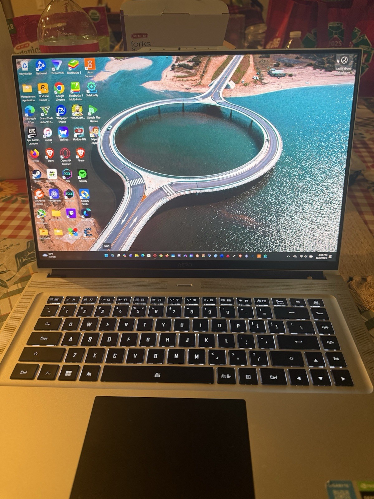 Gigabyte AERO 16 XE4 16" i7-12700H 16GB 1TB SSD RTX 3070 Ti Win11