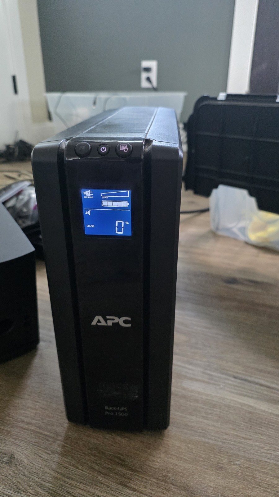 APC BR1500G Back-UPS Pro 1500 10-Outlet Battery Backup with battery 