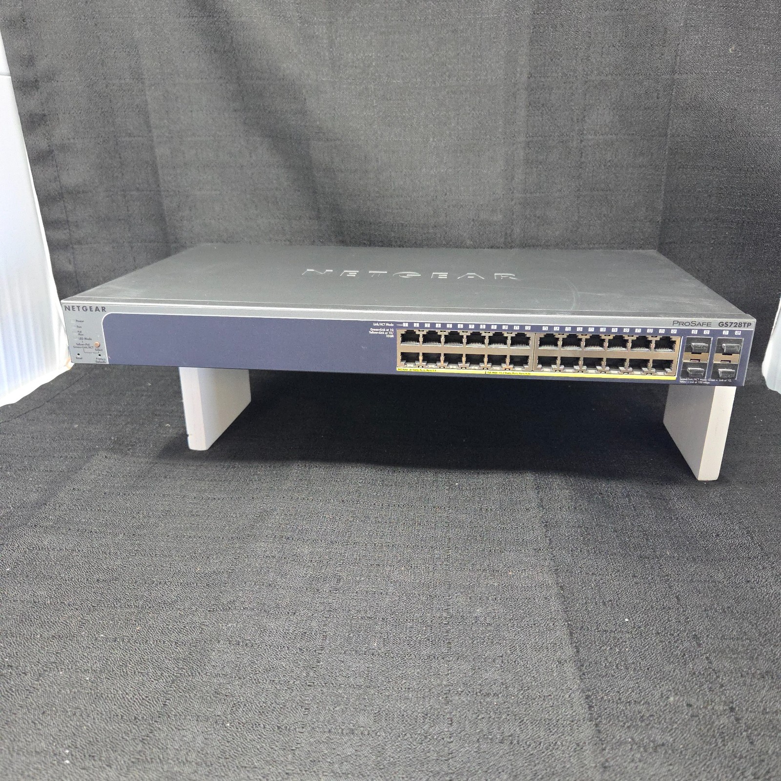 NETGEAR ProSAFE GS728TP V2  24 Port Gigabit  PoE+ Managed Switch W/Power Cord