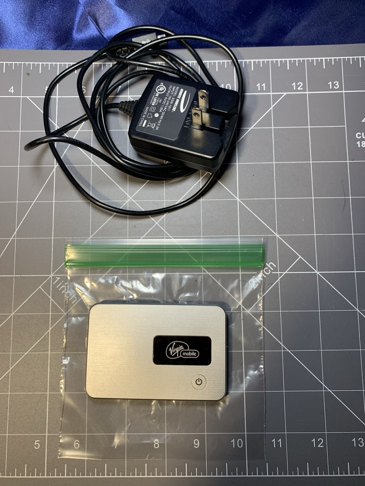 Virgin Mobile Novatel MiFi 2200 Wi-Fi Intelligent 3G Mobile Hotspot Modem