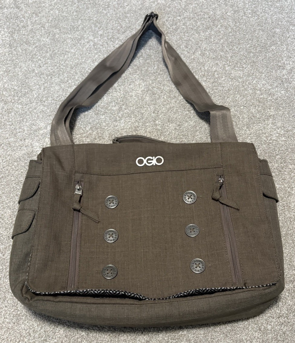 OGIO Manhattan Laptop Messenger Bag Tablet Brown Chevron Pattern Inside