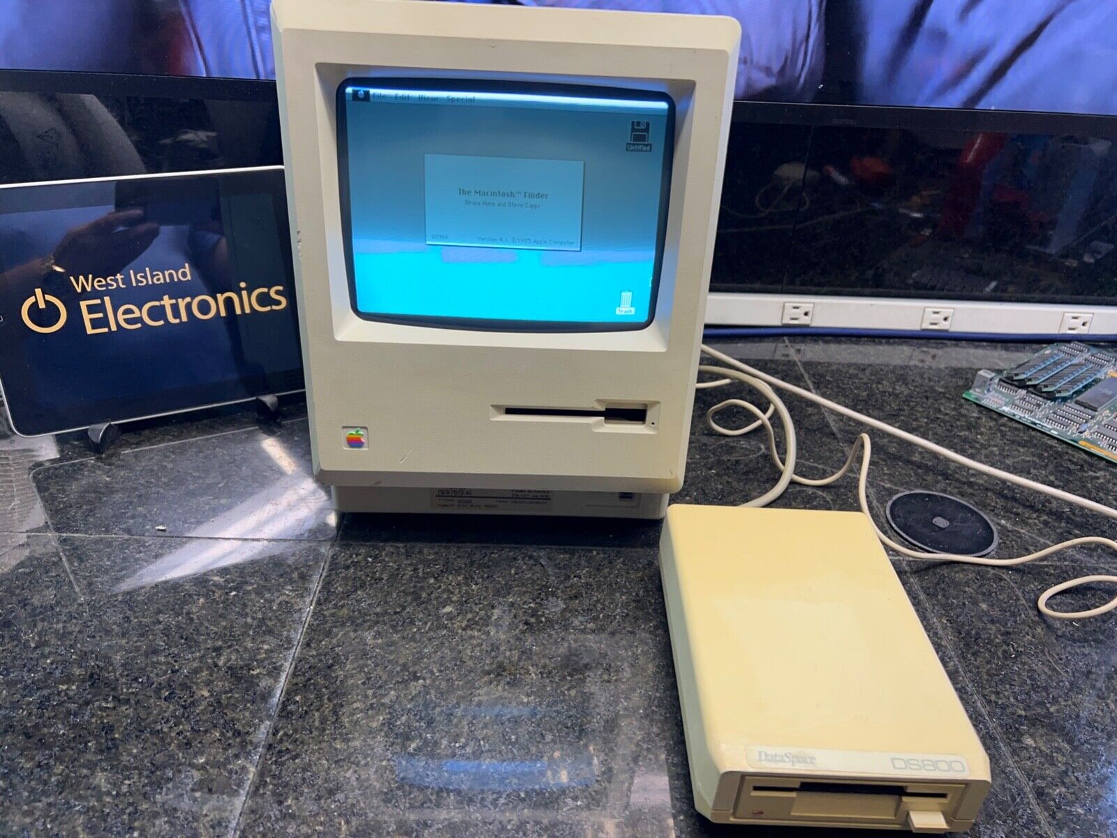 Apple Macintosh Plus 1Md  M0001A Computer