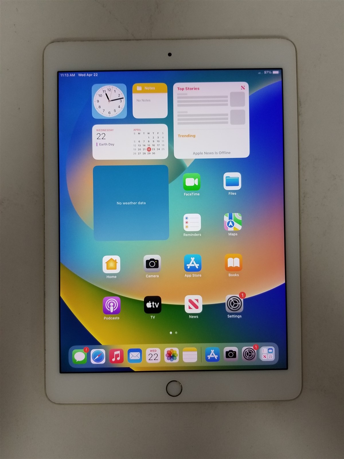 Apple iPad Pro 9.7" 1st Gen 128GB Gold A1674 (Unlocked) Discounted zW1562