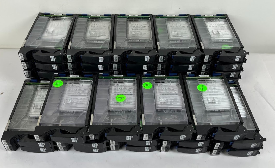 Lot of 39 EMC 005050927 HGST HUC156060CSS200 600GB 15K SAS HDD in 3.5 Tray