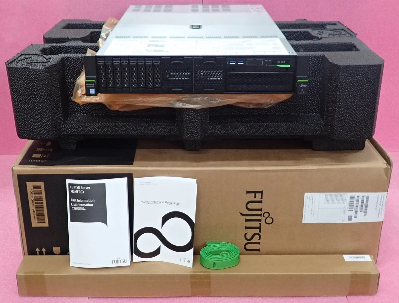 NEW Fujitsu Primergy RX2540 M5 2x 12C Silver 4214 32GB RAM 8x SFF Bay 2U Server