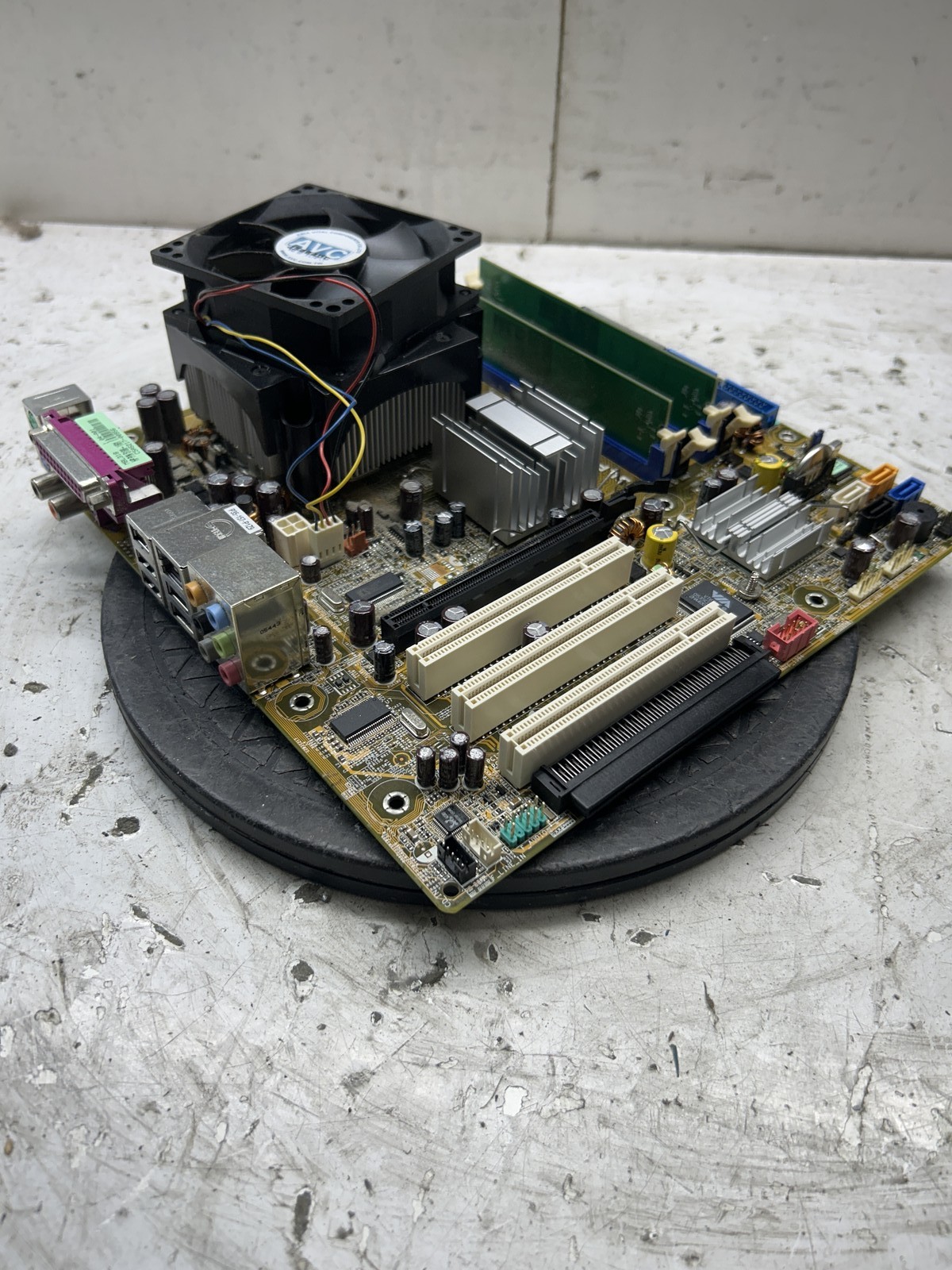 ASUS P5LP-LE Intel Pentium D 2.80GHz 1GB No I/O Shield