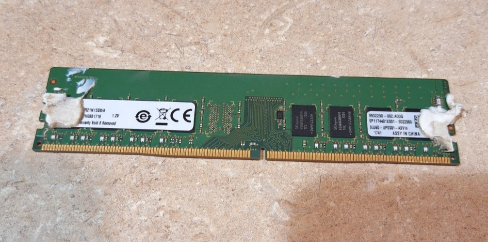 Kingston ValueRAM 4GB (PC4-17000) DDR4-2133 Desktop Memory RAM (KVR21N15S8/4)