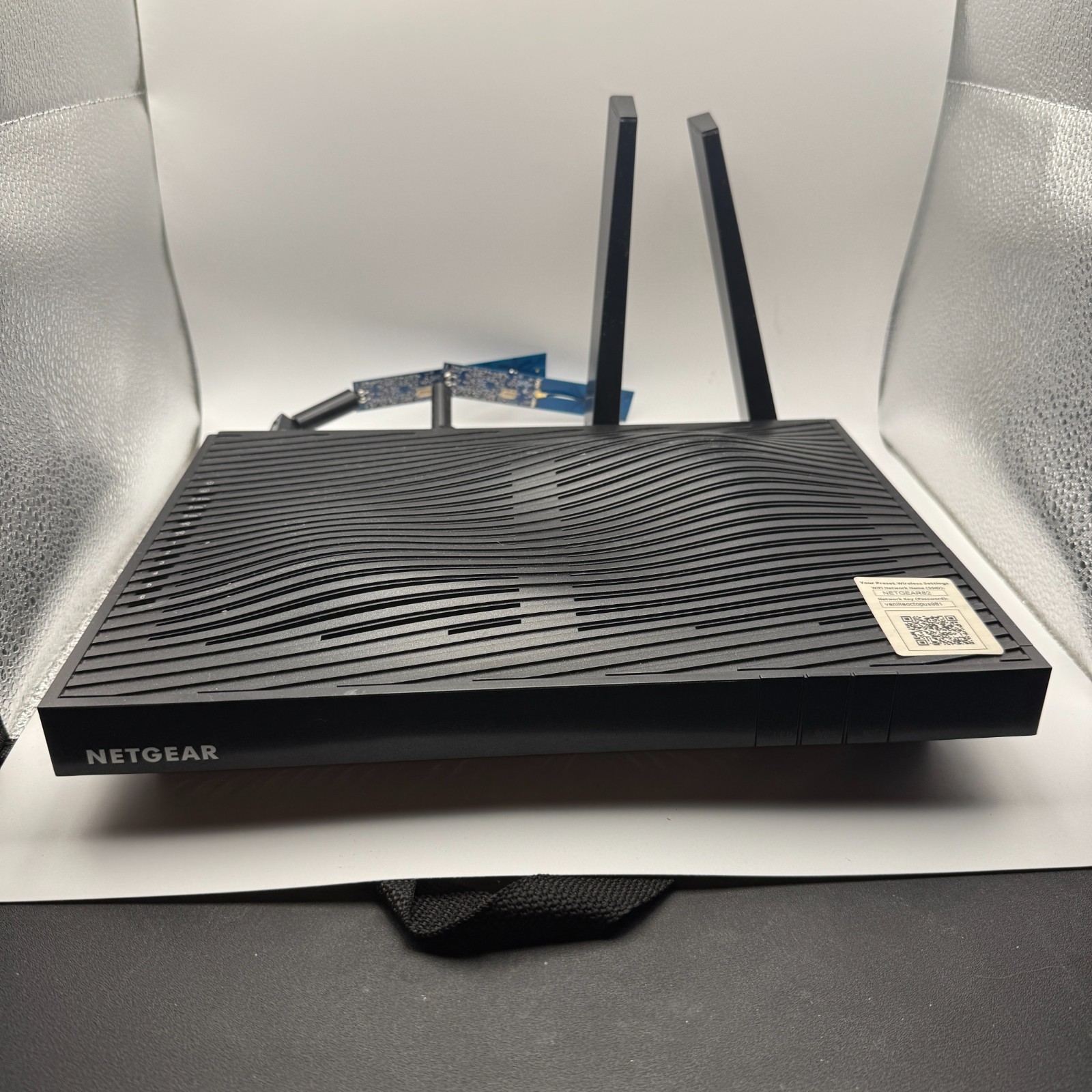 Netgear Nighthawk X8 AC5300 Tri-band Quad-Stream Smart Wi-Fi Router R8500-100NAS