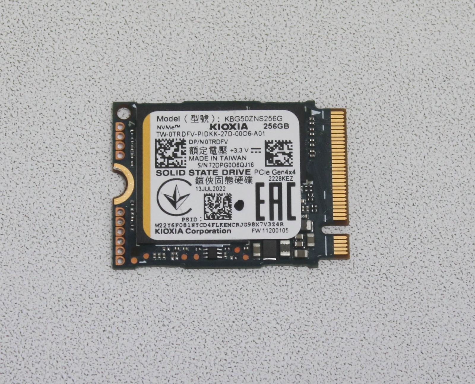 Kioxia KBG50ZNS256G 256 GB PCIe Gen4 30mm Solid State Drive TRDFV
